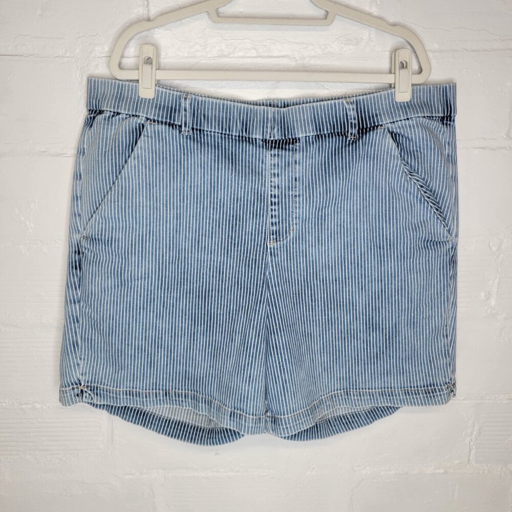 Jag Jeans Women's Size 20W Maddie 8" Short Blue White Striped Pull On